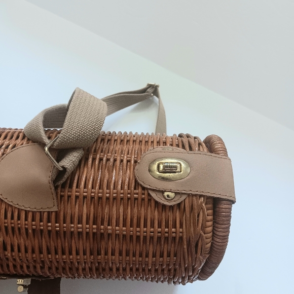 Vintage Wicker Picnic Basket Wine Carrier Bottle Holder Carrying Case w/ Strap - Picture 6 of 11